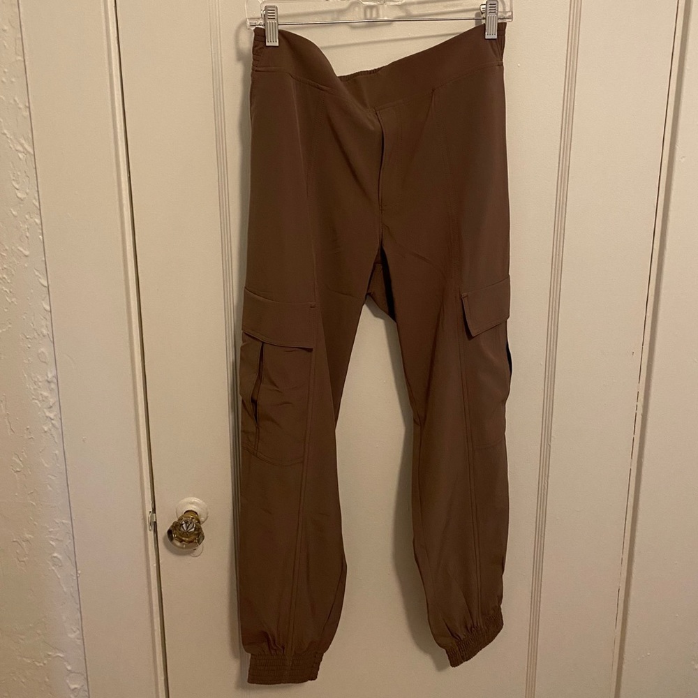 NWT Athleta Jogger Pants. Size 6